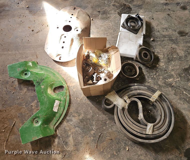 image for item FN5527 John Deere 735 swather / windrower