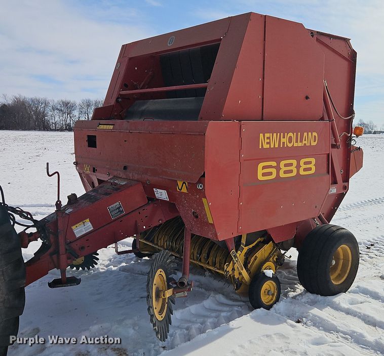 image for item FN5528 New Holland 688 round baler