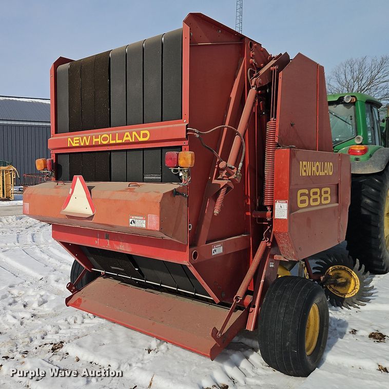 image for item FN5528 New Holland 688 round baler