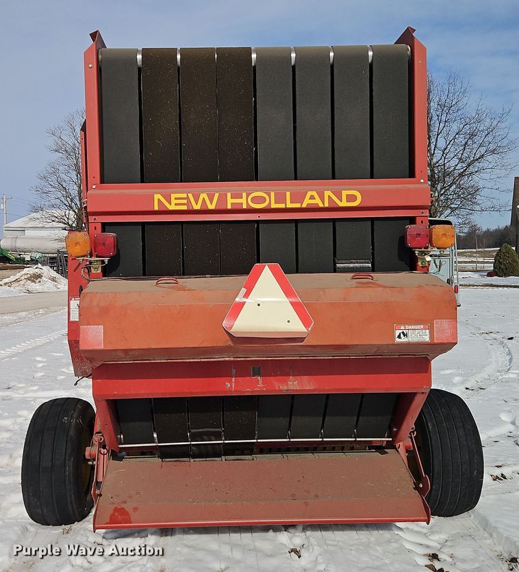 image for item FN5528 New Holland 688 round baler