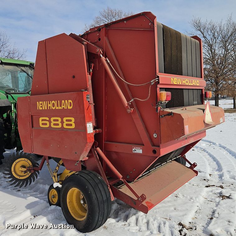 image for item FN5528 New Holland 688 round baler