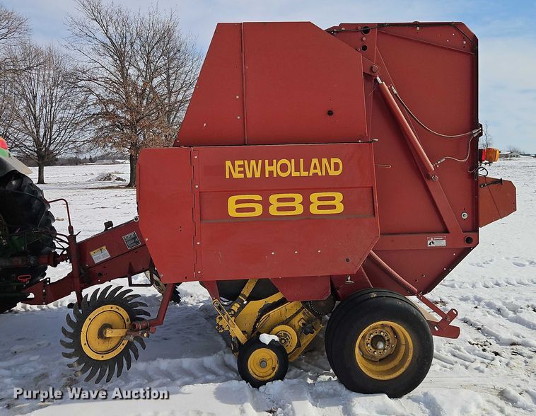image for item FN5528 New Holland 688 round baler