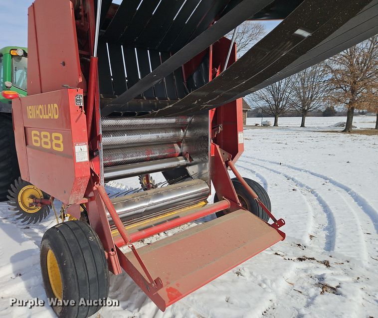 image for item FN5528 New Holland 688 round baler