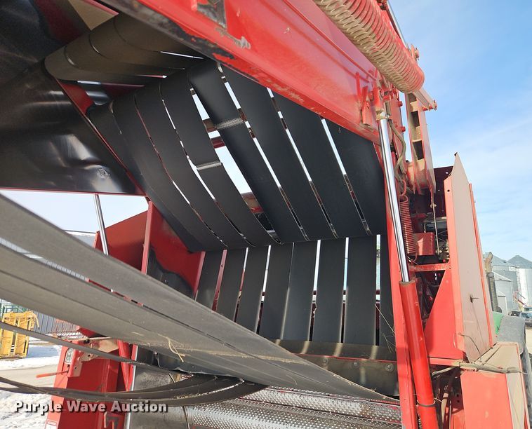 image for item FN5528 New Holland 688 round baler