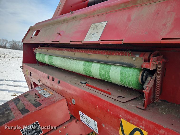 image for item FN5528 New Holland 688 round baler