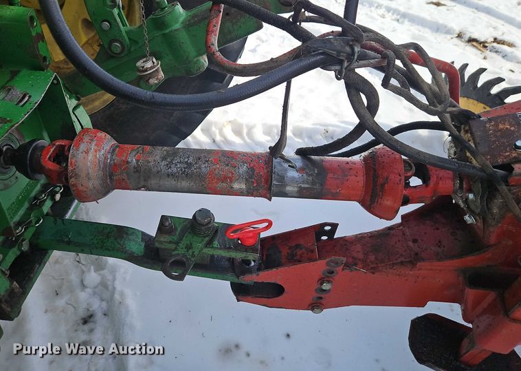 image for item FN5528 New Holland 688 round baler