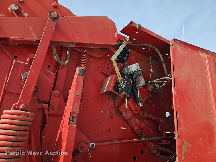 image for item FN5528 New Holland 688 round baler