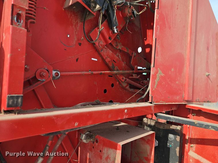 image for item FN5528 New Holland 688 round baler