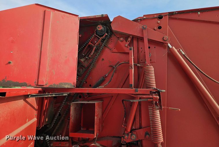 image for item FN5528 New Holland 688 round baler