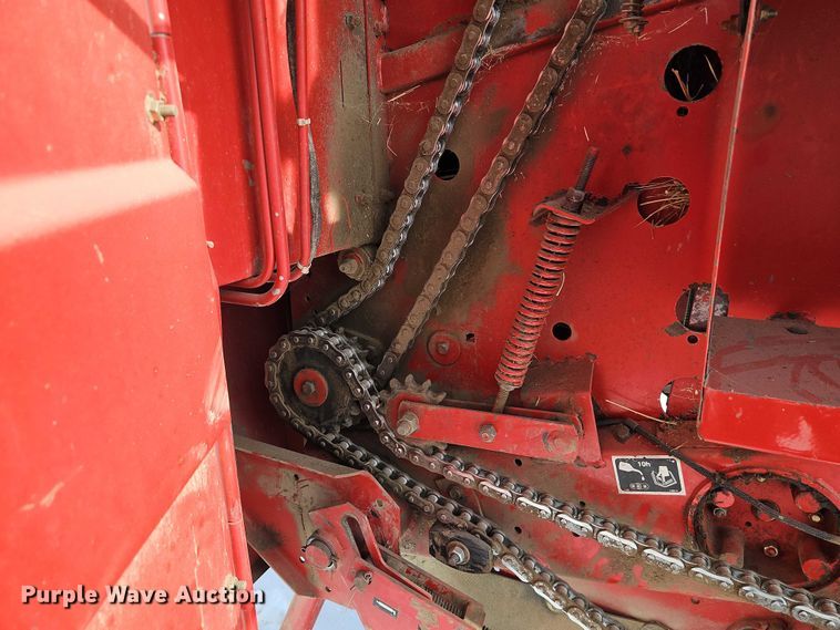 image for item FN5528 New Holland 688 round baler