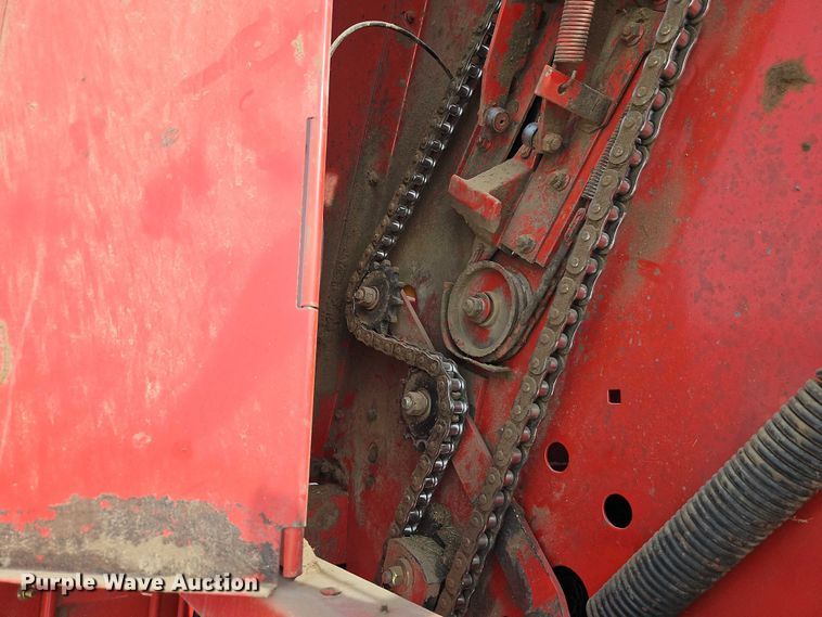 image for item FN5528 New Holland 688 round baler