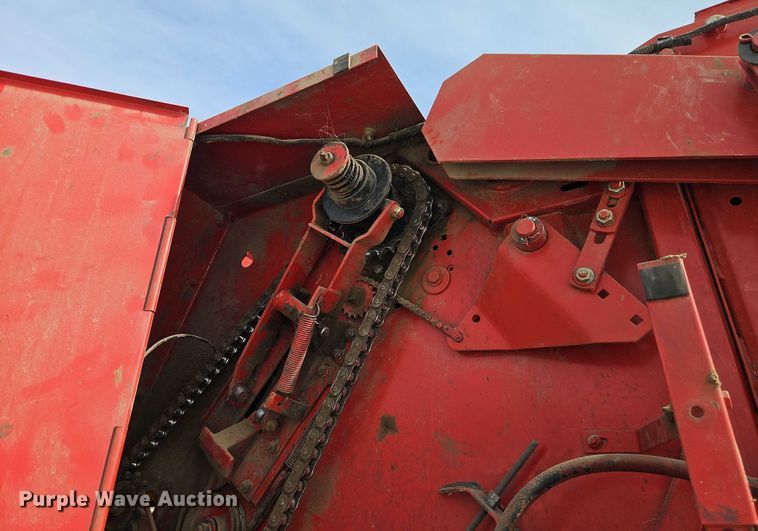 image for item FN5528 New Holland 688 round baler