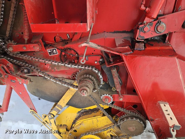 image for item FN5528 New Holland 688 round baler