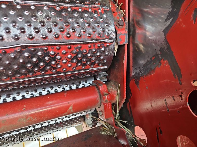 image for item FN5528 New Holland 688 round baler