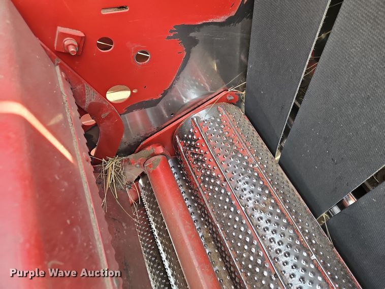 image for item FN5528 New Holland 688 round baler