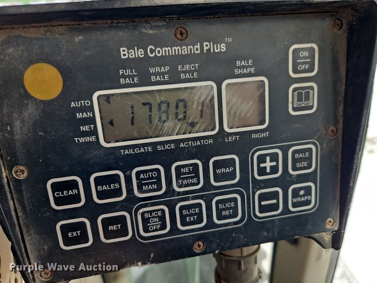 image for item FN5528 New Holland 688 round baler