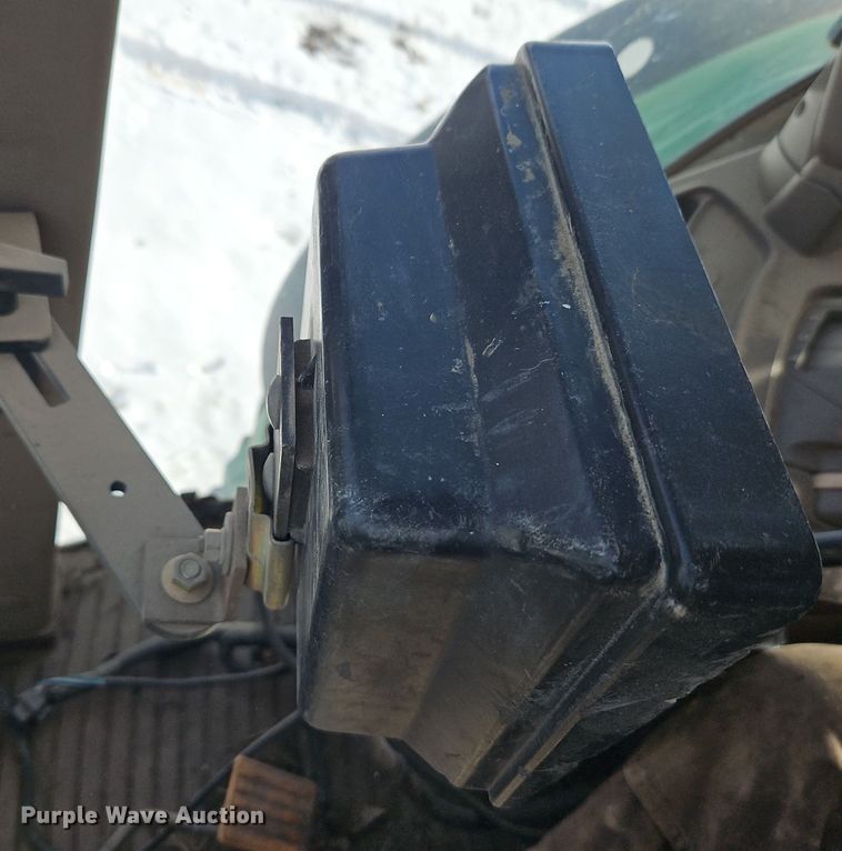 image for item FN5528 New Holland 688 round baler