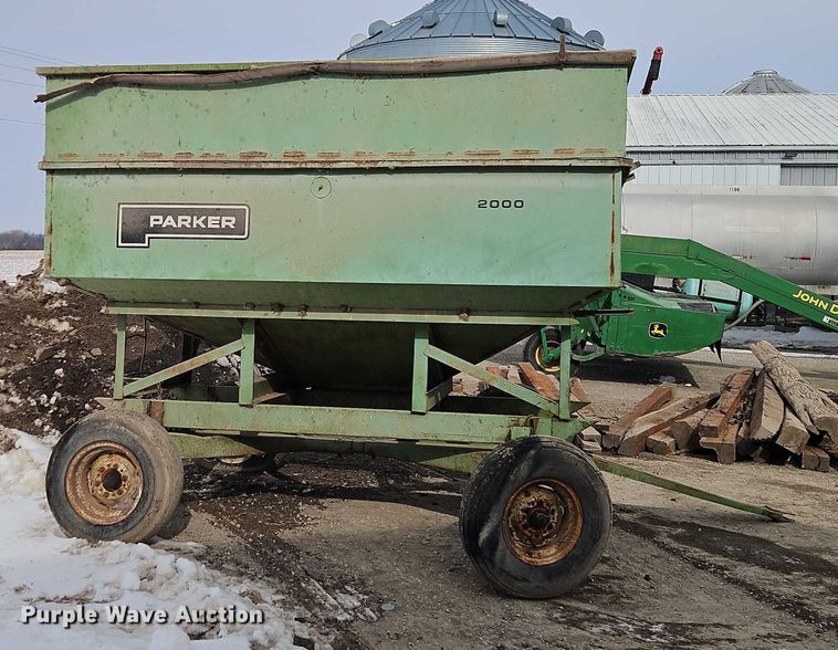 image for item FN5529 Parker 2000 gravity wagon