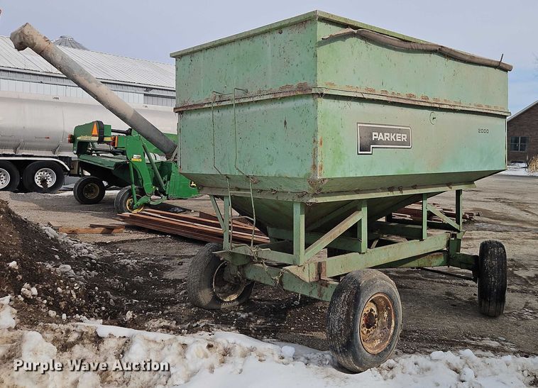 image for item FN5529 Parker 2000 gravity wagon
