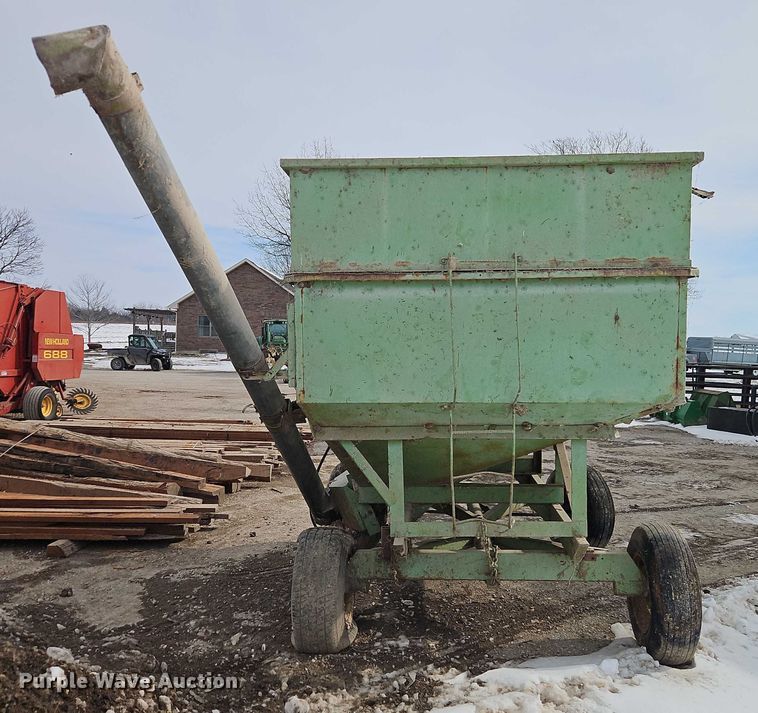 image for item FN5529 Parker 2000 gravity wagon