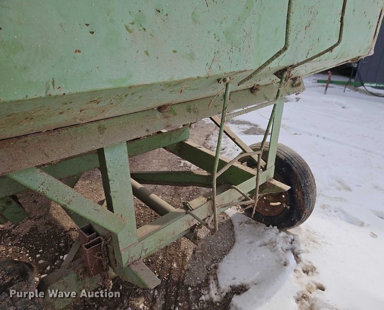 image for item FN5529 Parker 2000 gravity wagon