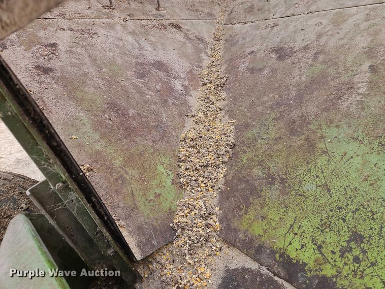 image for item FN5529 Parker 2000 gravity wagon