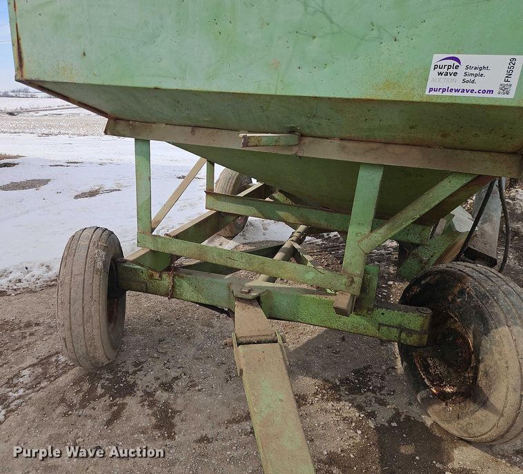 image for item FN5529 Parker 2000 gravity wagon