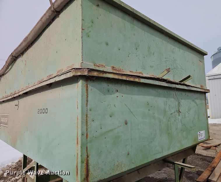 image for item FN5529 Parker 2000 gravity wagon