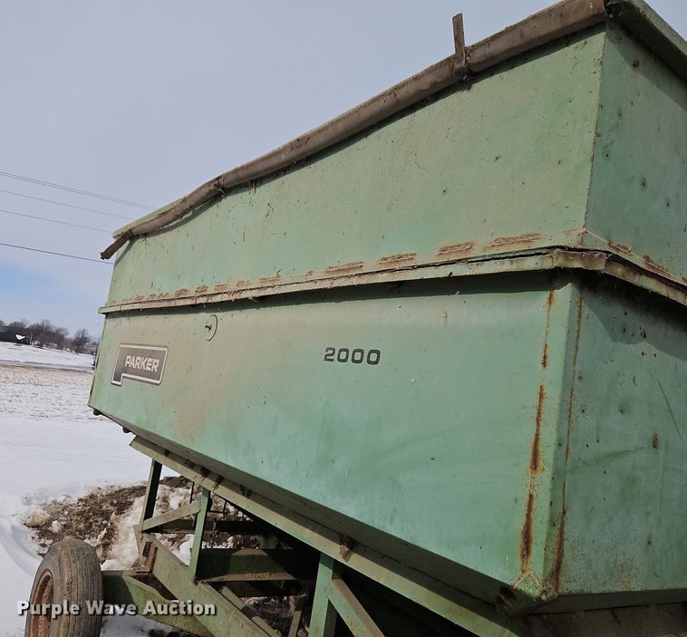 image for item FN5529 Parker 2000 gravity wagon