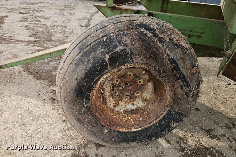 image for item FN5529 Parker 2000 gravity wagon