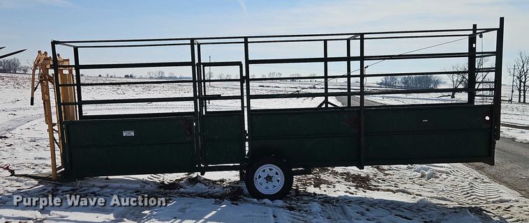 image for item FN5531 Green's welding portable livestock chute 