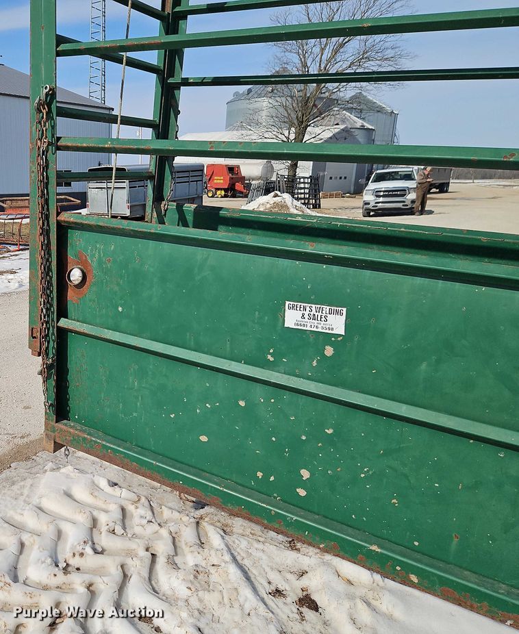 image for item FN5531 Green's welding portable livestock chute 