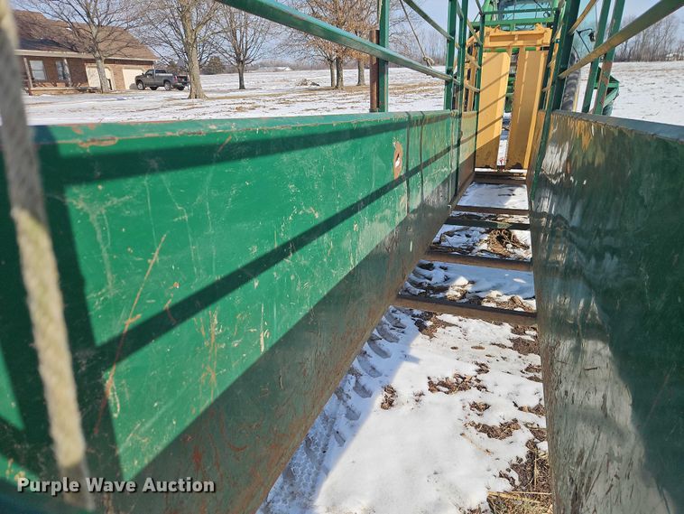 image for item FN5531 Green's welding portable livestock chute 
