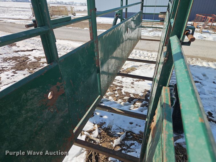 image for item FN5531 Green's welding portable livestock chute 