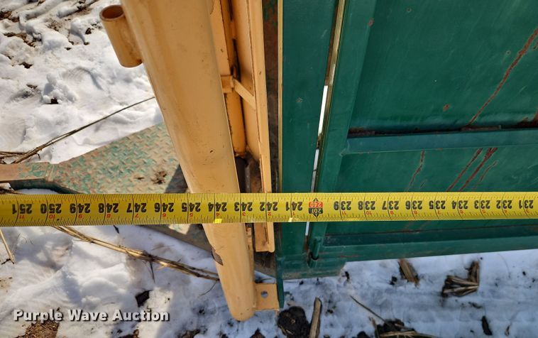 image for item FN5531 Green's welding portable livestock chute 