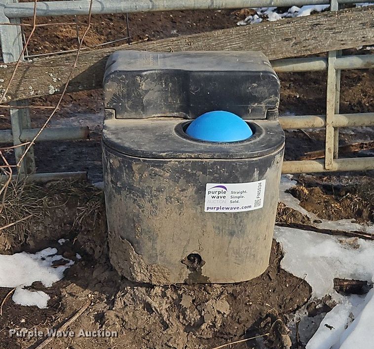 image for item FN5534 Mira Fount freeze proof water trough