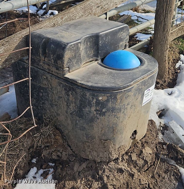 image for item FN5534 Mira Fount freeze proof water trough