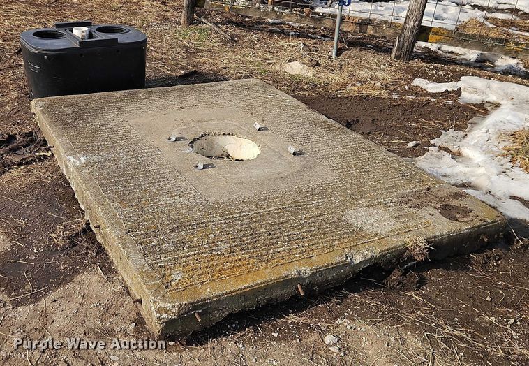 image for item FN5534 Mira Fount freeze proof water trough