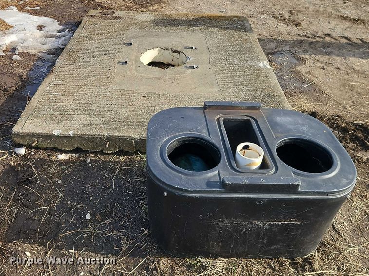 image for item FN5534 Mira Fount freeze proof water trough