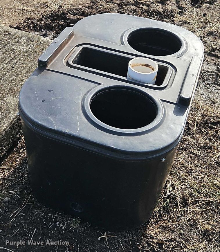 image for item FN5534 Mira Fount freeze proof water trough