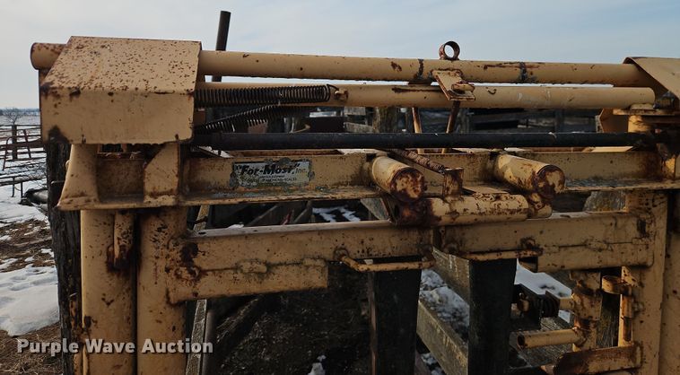 image for item FN5535 For-Most A-25 livestock head gate