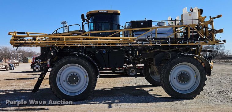 image for item FN5566 2015 RoGator RG 900B sprayer
