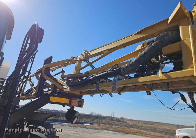 image for item FN5566 2015 RoGator RG 900B sprayer