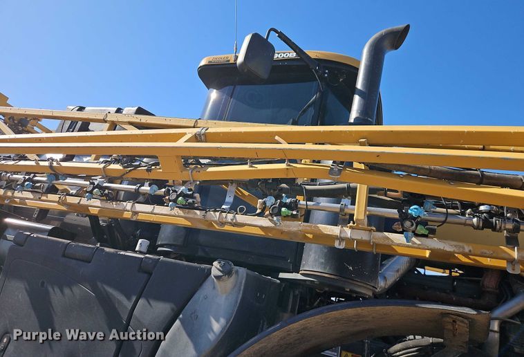 image for item FN5566 2015 RoGator RG 900B sprayer