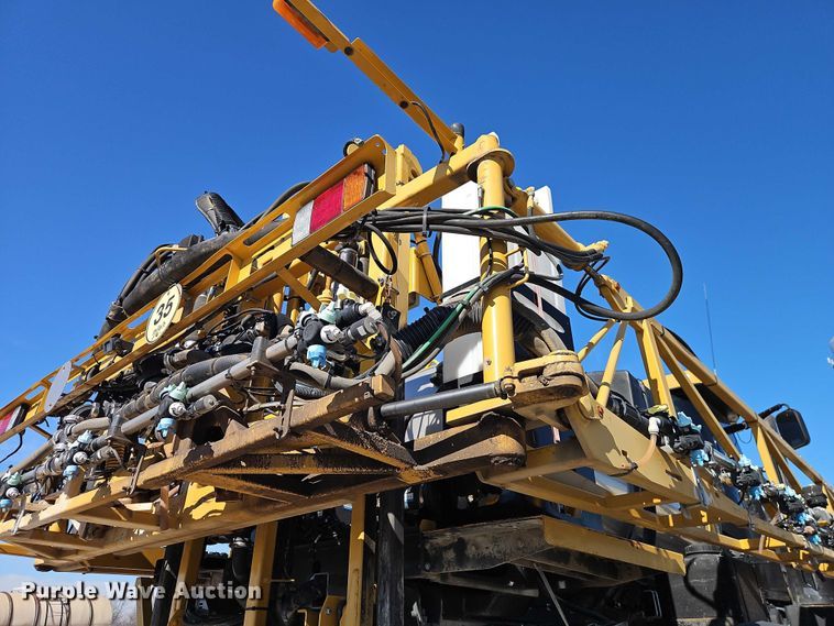 image for item FN5566 2015 RoGator RG 900B sprayer