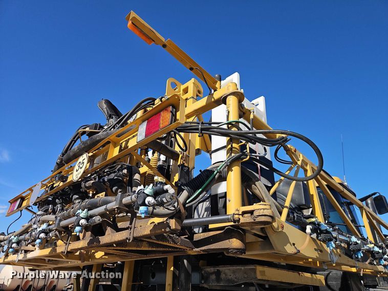 image for item FN5566 2015 RoGator RG 900B sprayer