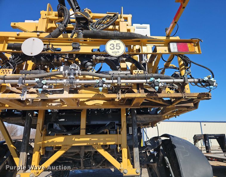 image for item FN5566 2015 RoGator RG 900B sprayer