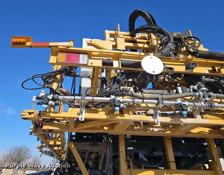 image for item FN5566 2015 RoGator RG 900B sprayer