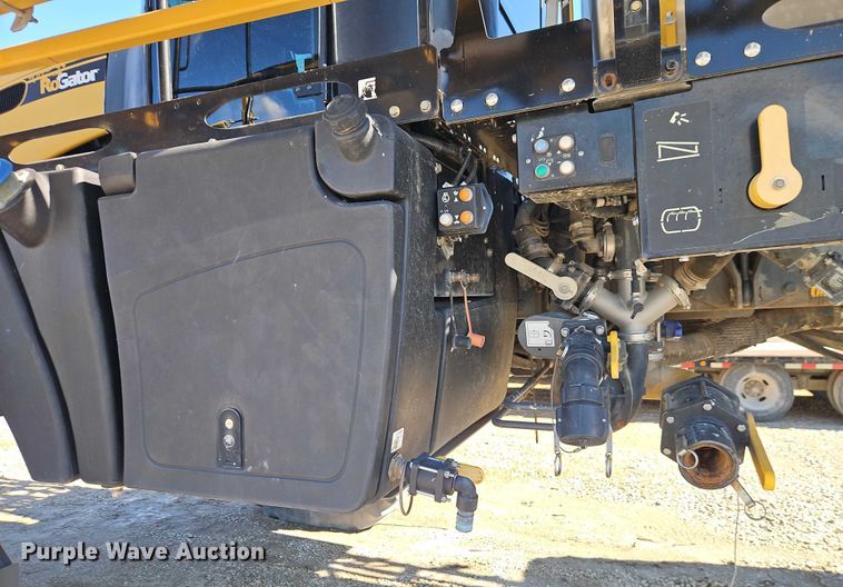 image for item FN5566 2015 RoGator RG 900B sprayer