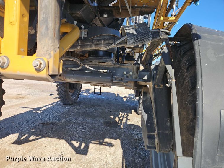 image for item FN5566 2015 RoGator RG 900B sprayer